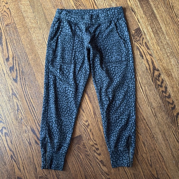 sundays Pants - Sundays Women’s 1 Jogger Sweatpants Cheetah Leopard Print Zip Up Hems Elastic